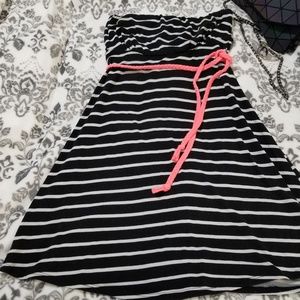 Casual strapless dress with tie